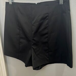 Shilla the Label NWT M Central shorts high waist black flat front 3”